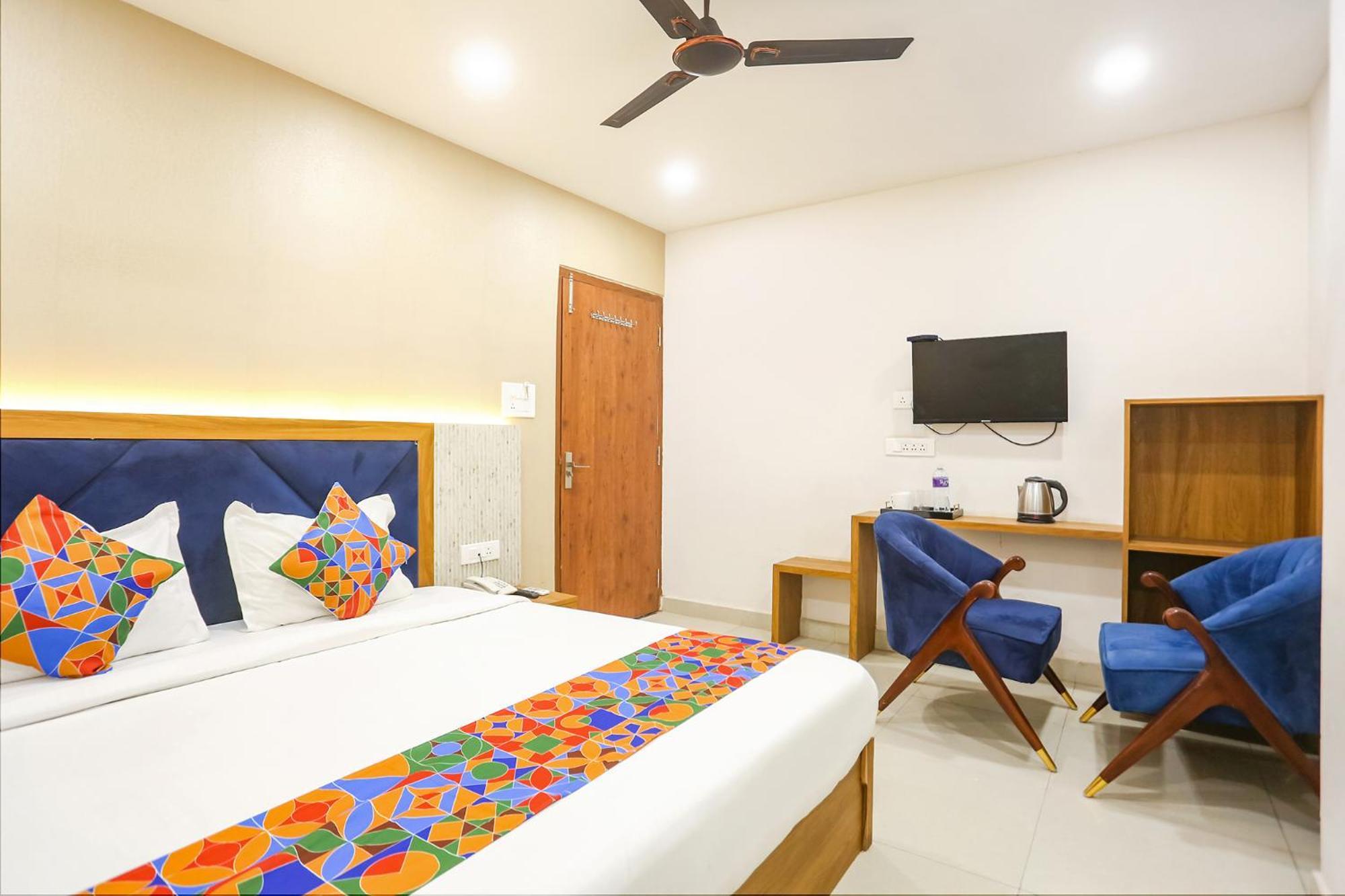 Fabhotel Hari Kunj 900 M From Kashi Vishwanath Temple Varanasi Dış mekan fotoğraf