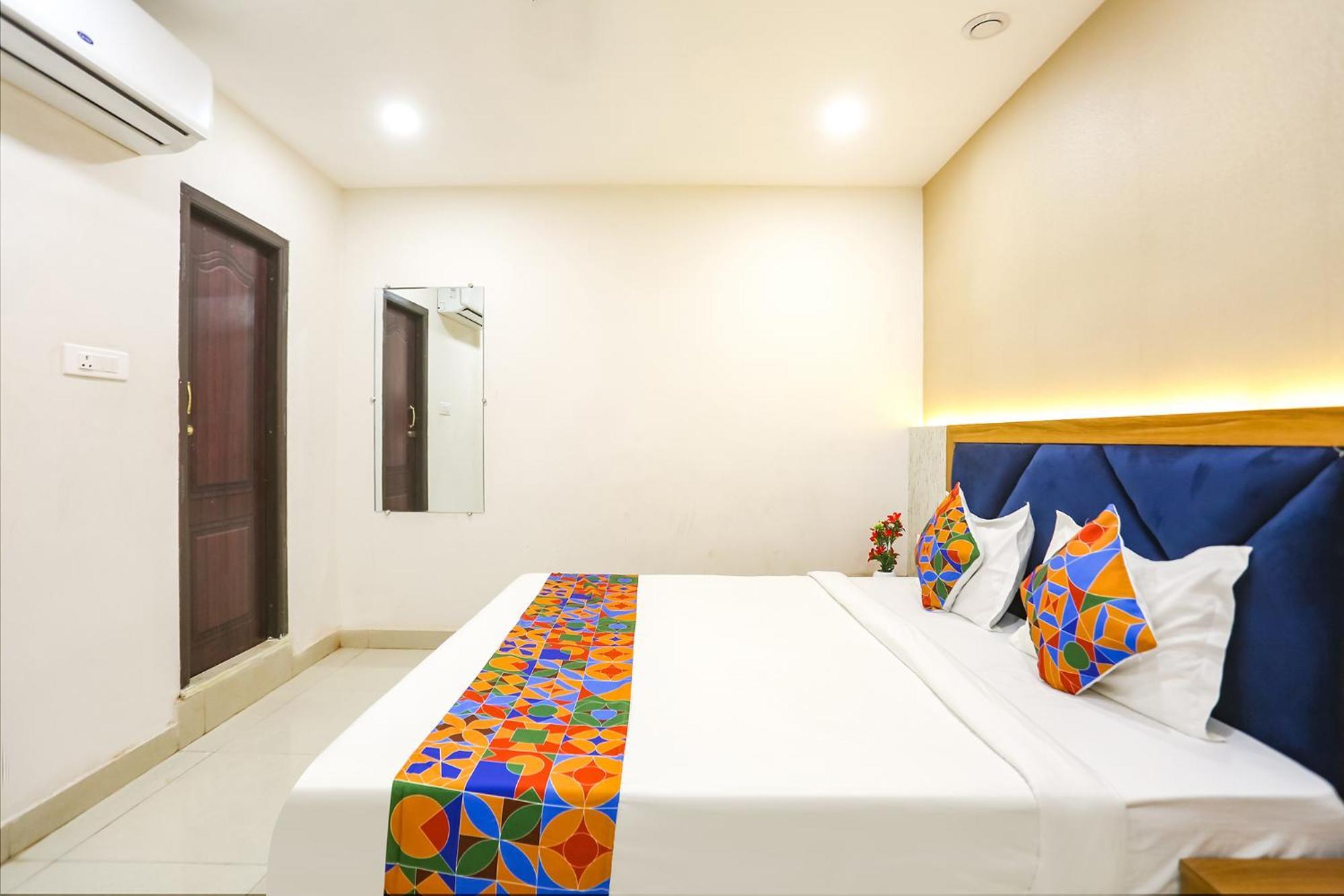 Fabhotel Hari Kunj 900 M From Kashi Vishwanath Temple Varanasi Dış mekan fotoğraf