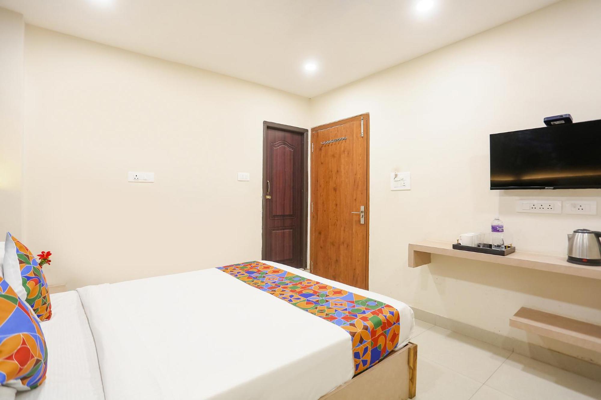 Fabhotel Hari Kunj 900 M From Kashi Vishwanath Temple Varanasi Dış mekan fotoğraf