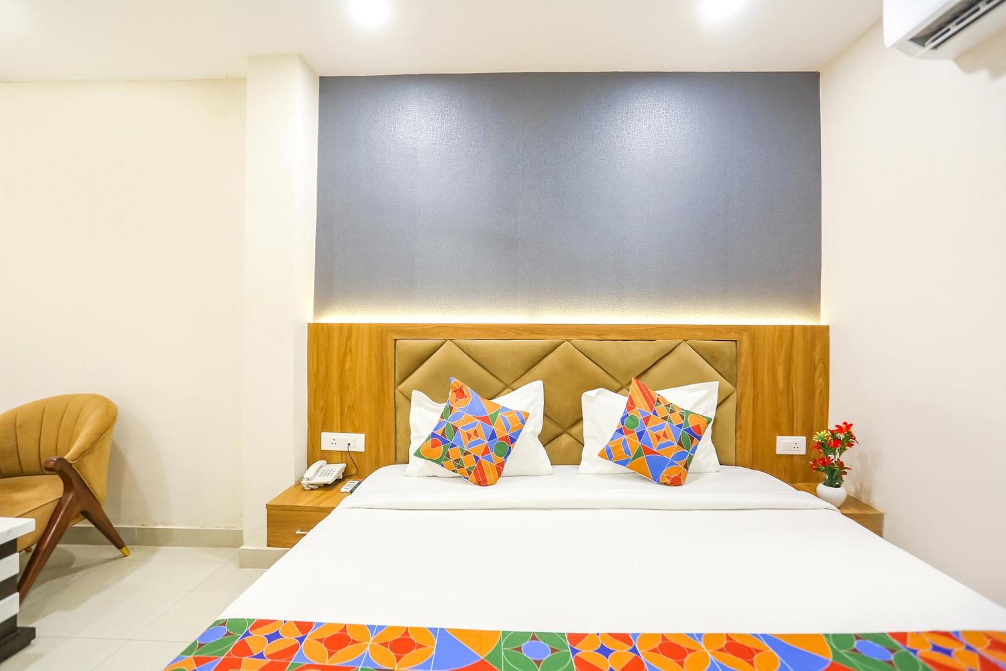 Fabhotel Hari Kunj 900 M From Kashi Vishwanath Temple Varanasi Dış mekan fotoğraf