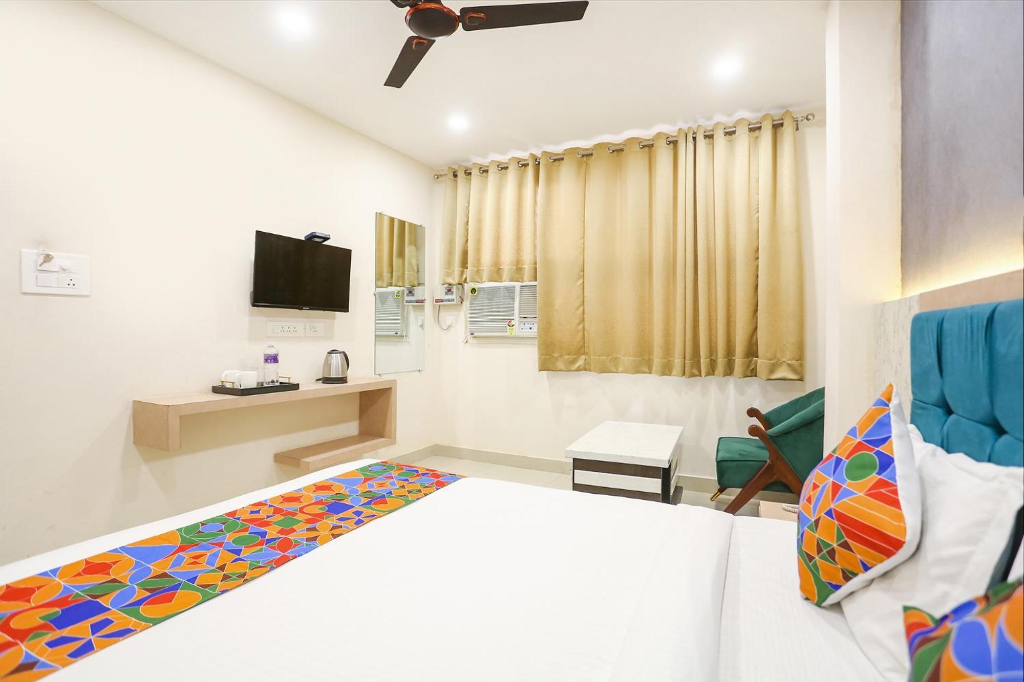 Fabhotel Hari Kunj 900 M From Kashi Vishwanath Temple Varanasi Dış mekan fotoğraf