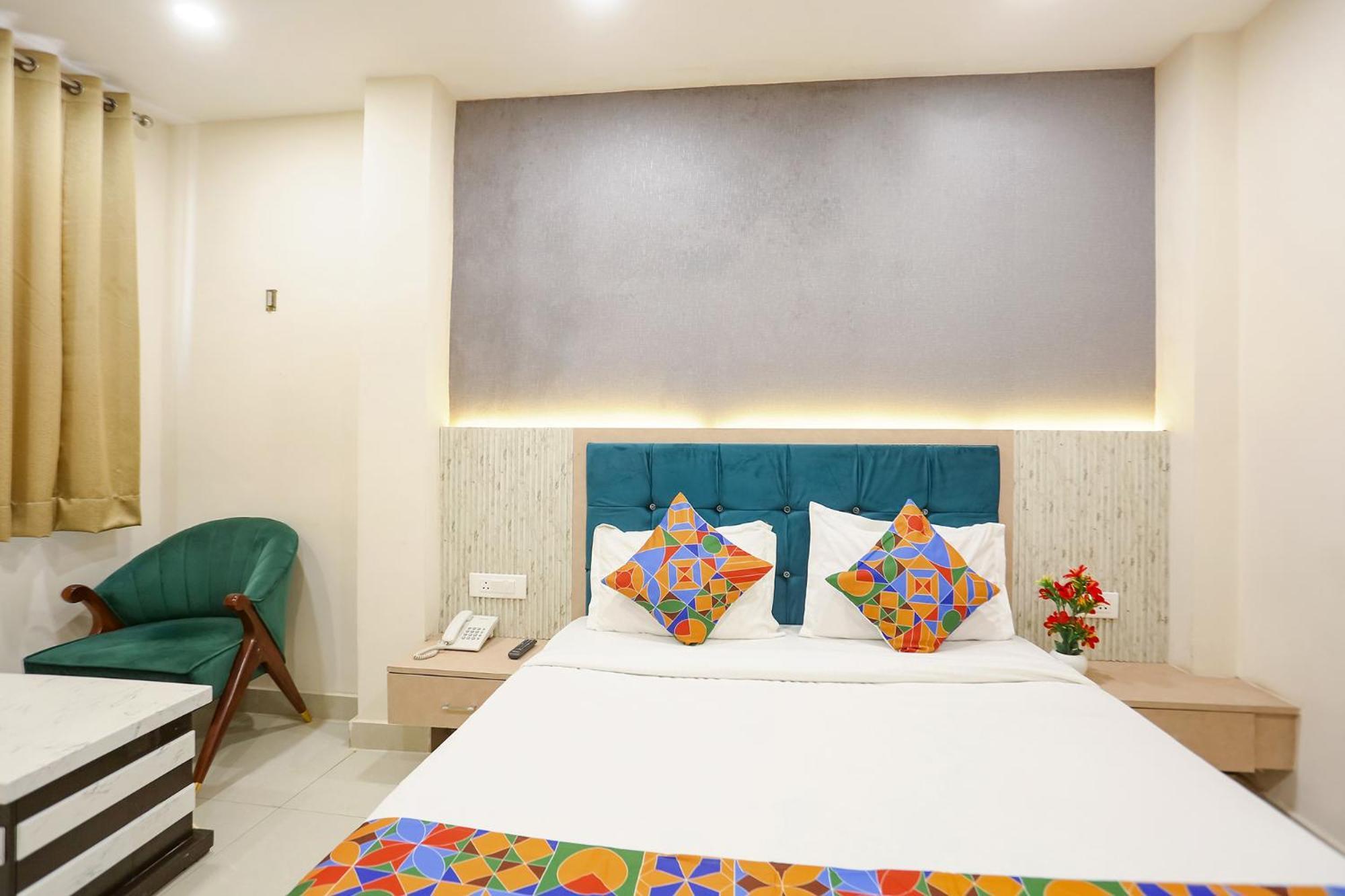 Fabhotel Hari Kunj 900 M From Kashi Vishwanath Temple Varanasi Dış mekan fotoğraf