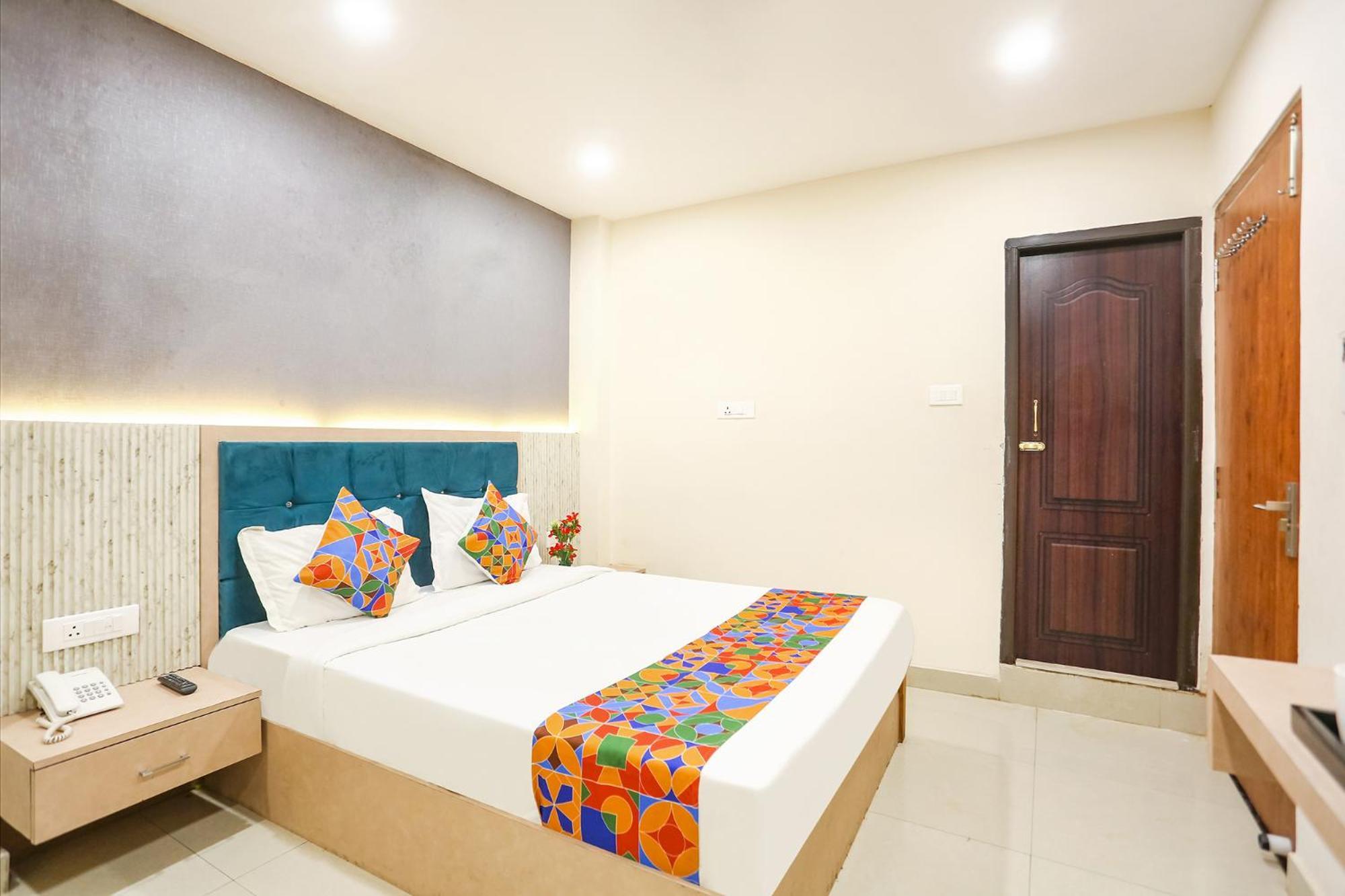 Fabhotel Hari Kunj 900 M From Kashi Vishwanath Temple Varanasi Dış mekan fotoğraf