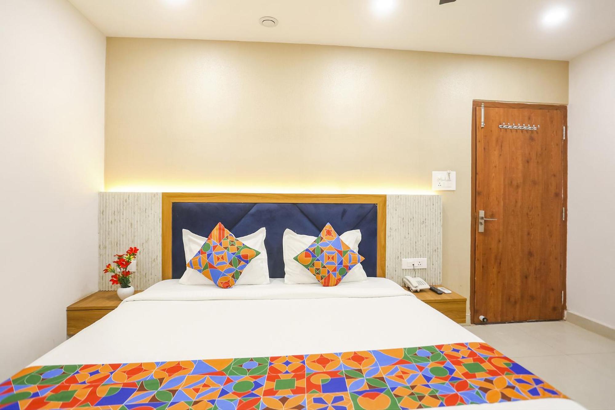 Fabhotel Hari Kunj 900 M From Kashi Vishwanath Temple Varanasi Dış mekan fotoğraf